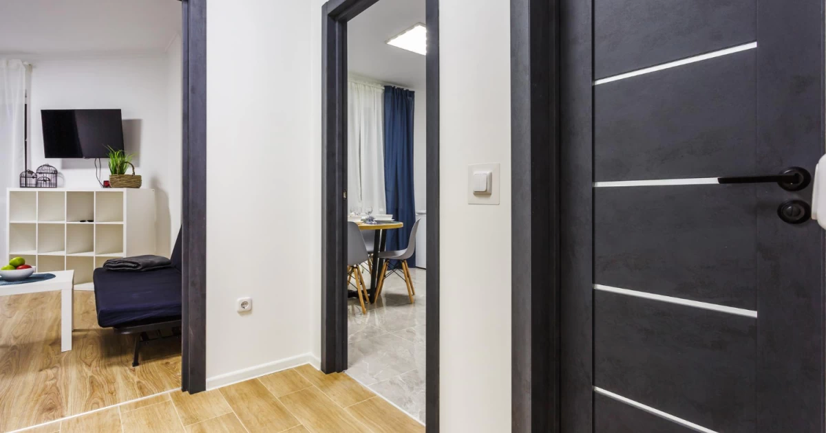 Drzwi wewnętrzne dla inwestycji deweloperskich – od standardów po innowacje